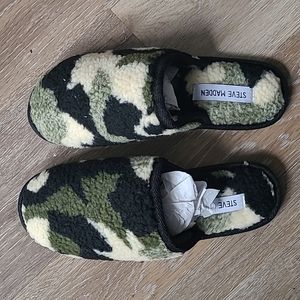 Steve Madden Airy Faux Shearling Camo Slippers Szie 7 NWT